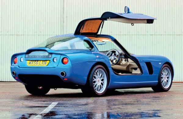 Британската компания Bristol произвежда модела между 2004 и 2011 г. В допълнение към изненадата, която се крие под капака с V10 с 525 к.с. от Dodge Viper в стандартната версия и 628 к.с. в алтернативата, автомобилът има интересен екстериор.

Високата долна линия на вратата подсказва, че това не е обичайният вариант, а класическият тип Gullwing, който повдига вратите във въздуха заедно с част от покрива, за да улесни влизането и излизането на пътниците.